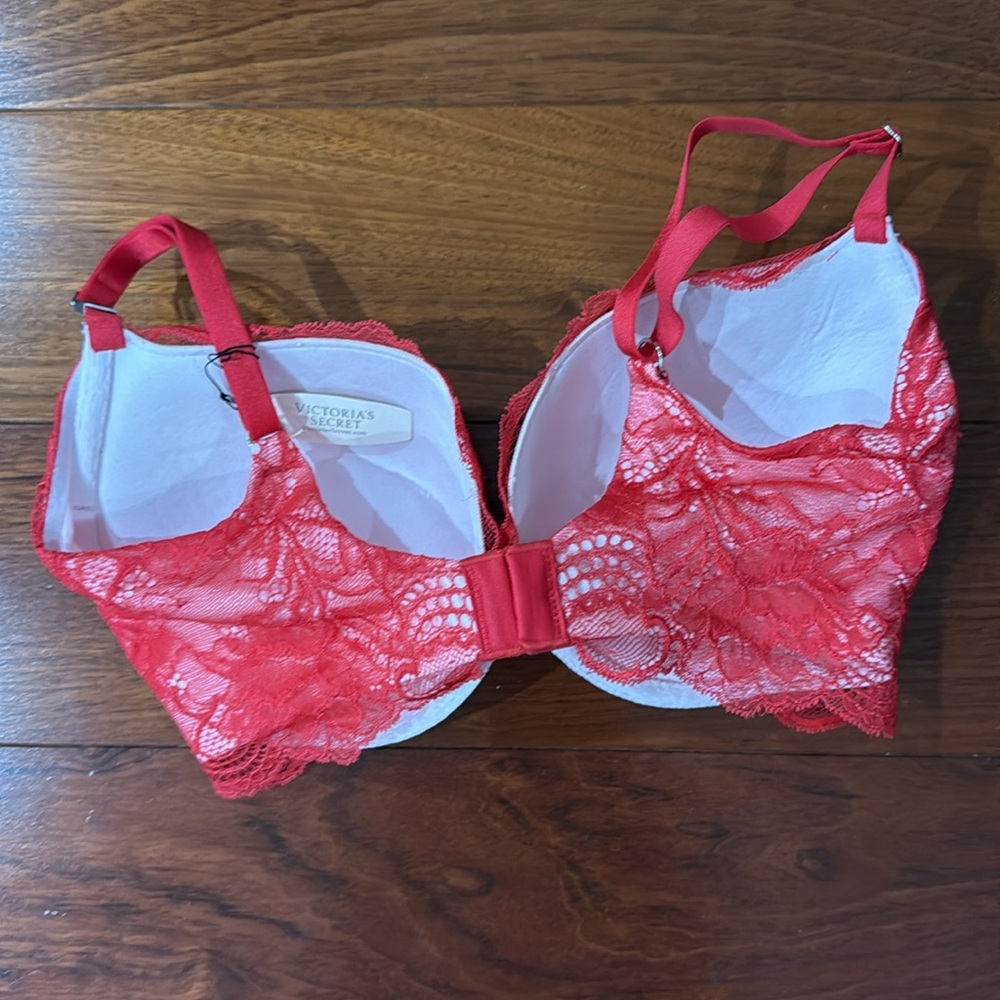 Victoria Secret Bra - Picture 2 of 3